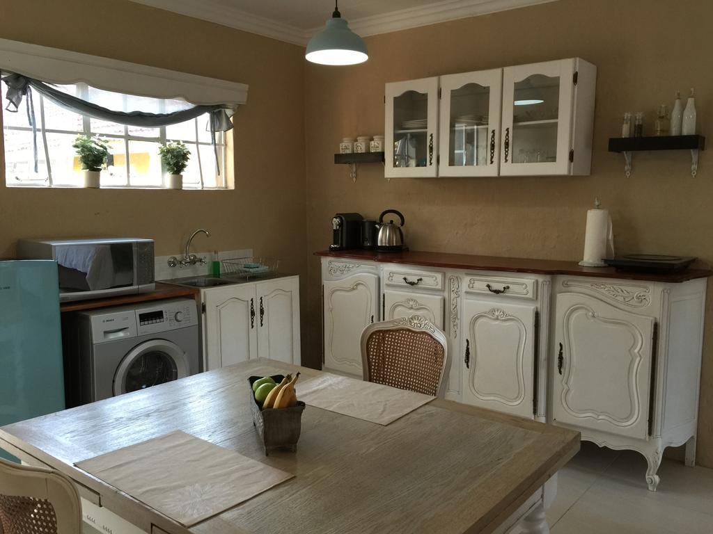 Nouveau Studios Pretoria Luaran gambar
